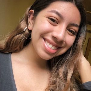 Meet your Posher, Adriana